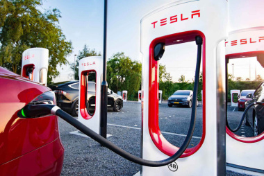 Decenas de conductores de coches eléctricos se quedan tirados en los supercargadores de Tesla de EEUU. El motivo: hace mucho frío