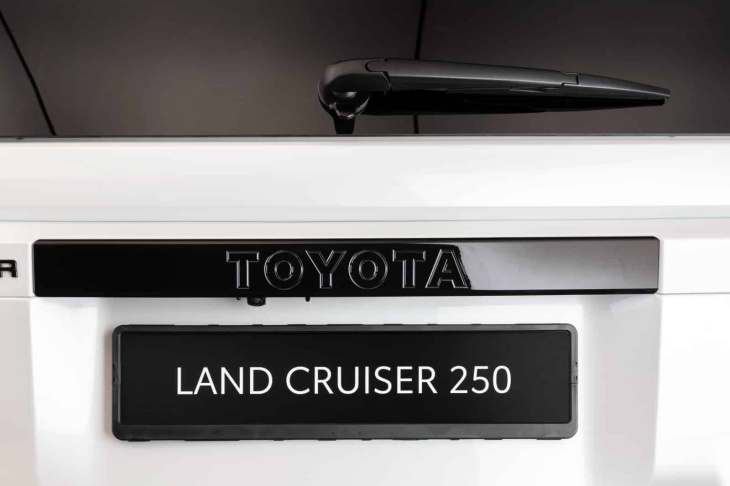 conocemos en directo el toyota land cruiser 2024: así son la gama y los precios