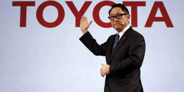 El presidente de Toyota asegura que los vehículos eléctricos solo alcanzarán una cuota del 30%, cuando varios mercados ya lo han superado