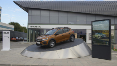 Dacia vino, vio y venció con coches baratos. Ahora va a por Kia y Toyota con una garantía de siete años, y no solo para los modelos nuevos