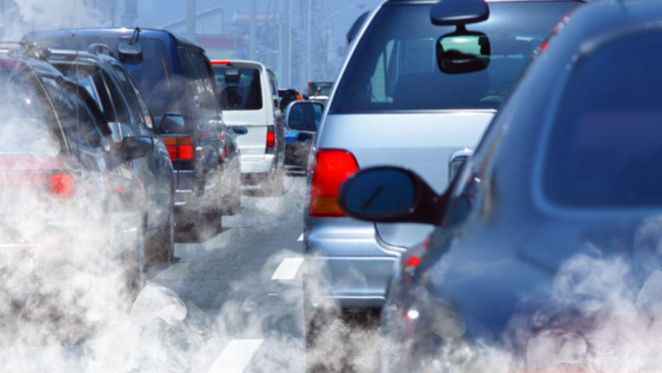 la prohibición europea a los coches de combustión está en peligro