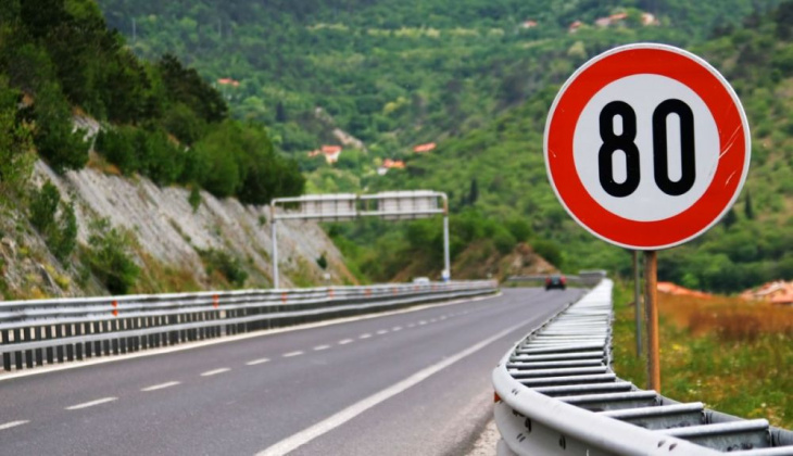 señalización de carreteras: tipos e importancia de cada una