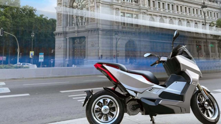 scorpio electric y la china byd quieren fabricar scooters eléctricos