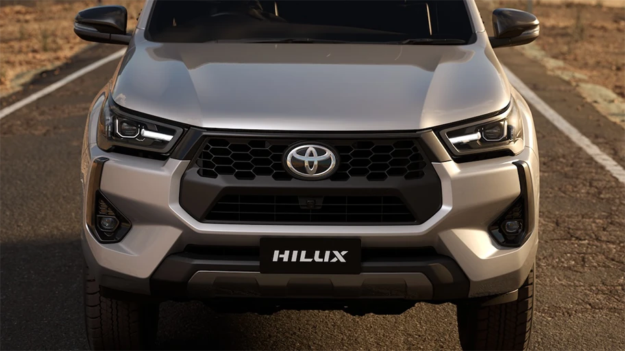 Toyota Hilux estrena facelift y mecánica híbrida, nada para México todavía