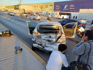 Se registra carambola entre 4 autos en carretera Torreón-Matamoros; hay una mujer lesionada