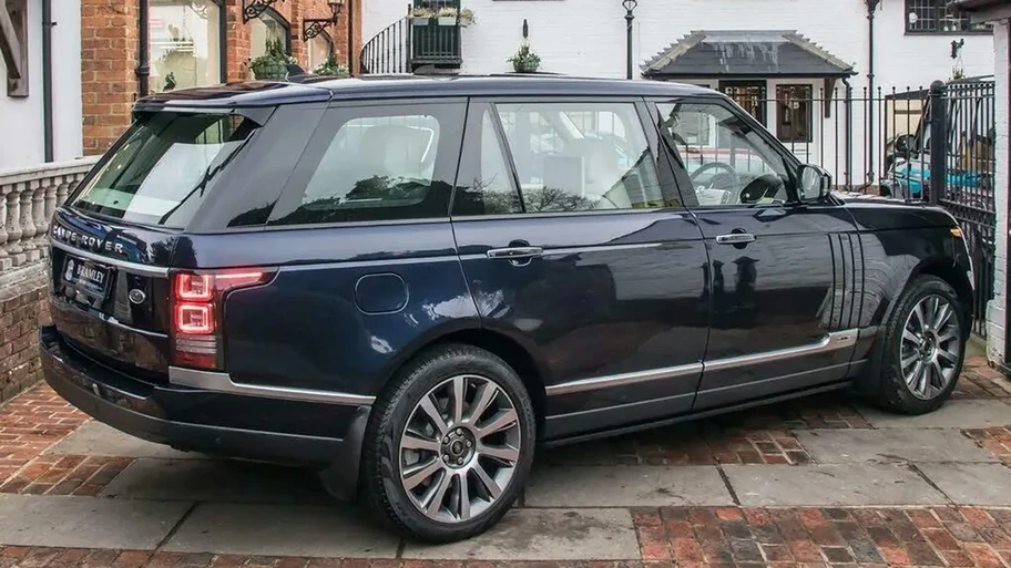 Por 224,850 libras puedes tener la Range Rover de la reina Isabel II