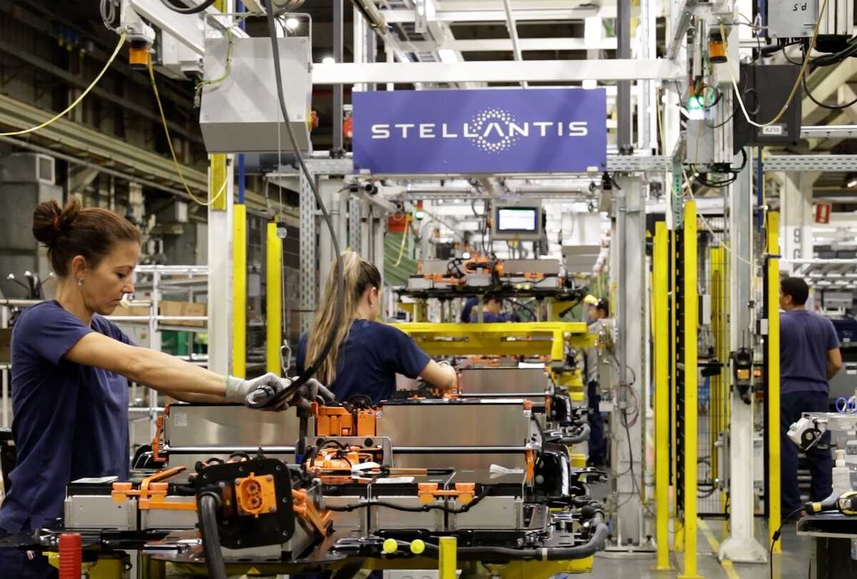 stellantis fabricará los próximos peugeot 208, 2008 y opel corsa eléctricos en españa a partir de 2027