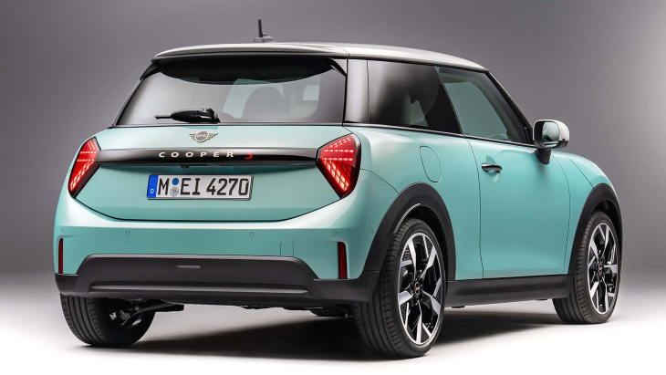 el nuevo mini presenta sus versiones de gasolina con un diseño calcado del modelo eléctrico