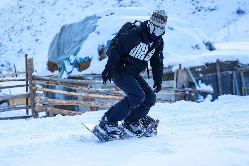 cyrusher ripple, la primera tabla de snowboard eléctrica del mundo para ‘surfear’ la nieve a 50 km/h