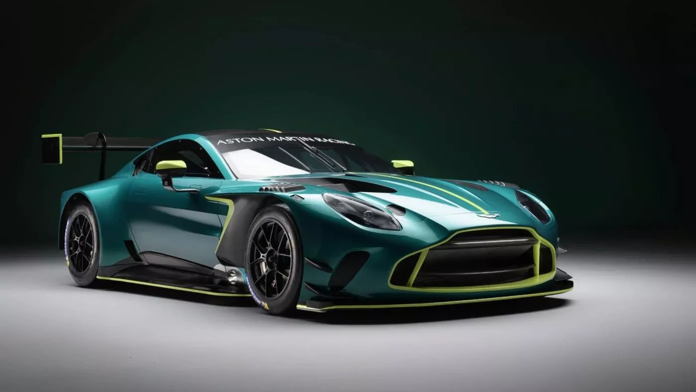 Aston Martin presenta su 'otra' esperanza para Le Mans, el Vantage AMR LMGT3