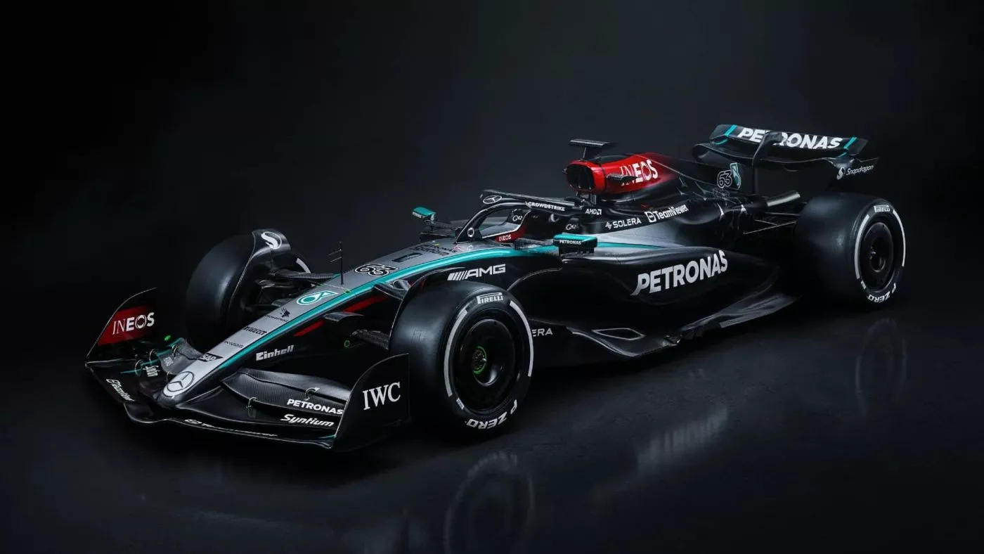 Mercedes-AMG F1 W15, tributo a las 'Flechas de Plata' en el adiós a Lewis Hamilton