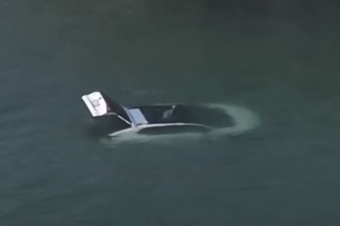 Acaba con su Toyota bZ4X en el mar al olvidar ponerlo en modo parking