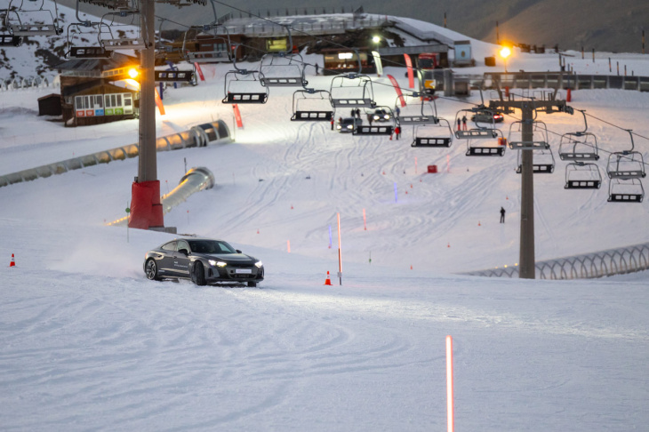 audi night winter experience: bailando con el coche, de noche, en una auténtica pista de esquí