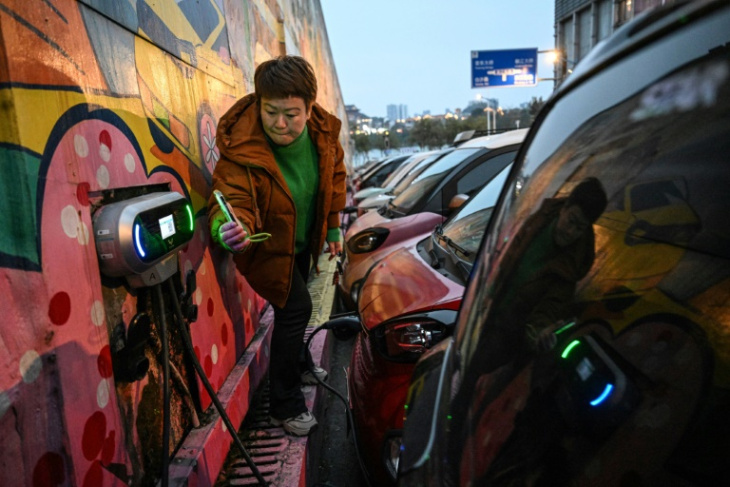 minicoches eléctricos baratos brillan en ciudades pequeñas y pobres de china