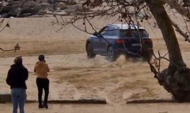 Un francés borracho se mete a derrapar su Audi Q5 en una playa de Girona. La policía le ha cazado por un vídeo viral