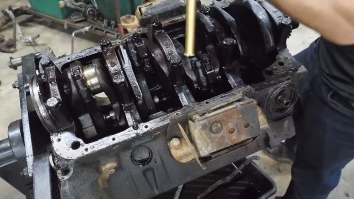 vídeo: y así es cómo se rompe un motor indestructible, un 5.8 v8 de ford