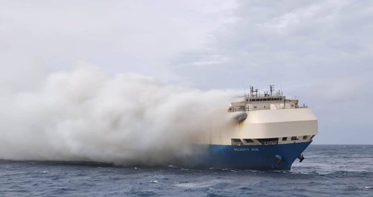 volkswagen se enfrenta a una demanda millonaria por el hundimiento de un barco de transporte tras un incendio