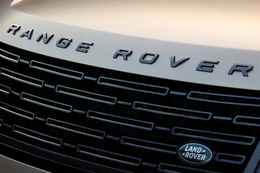 Range Rover desvela más detalles de sus inminentes SUV eléctricos, mientras 16.000 personas están ya en lista de espera