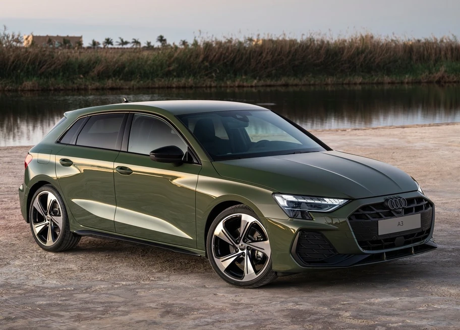 El Audi A3 2025 se actualiza antes de la electrificación y hasta tiene versión al estilo de un SUV