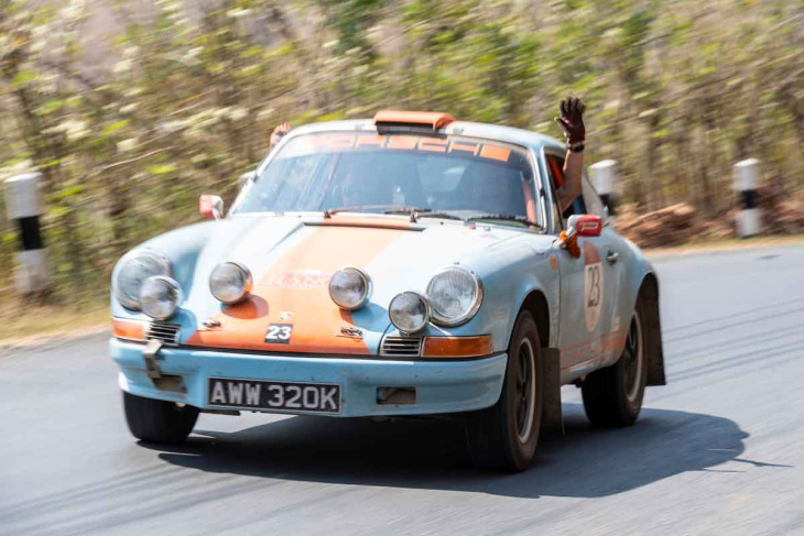 chevrolet y rover reinan en el primer rally clásico road to hanoi marathon