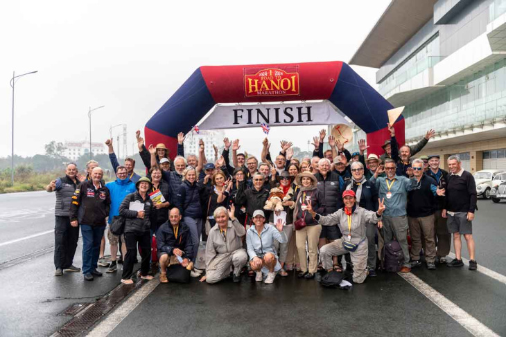 chevrolet y rover reinan en el primer rally clásico road to hanoi marathon