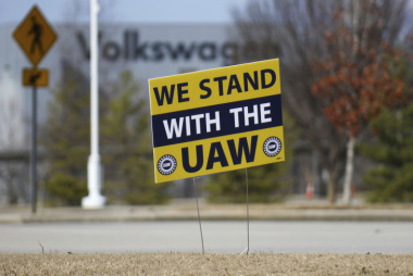 Trabajadores de Volkswagen de Tennessee piden someter a votación su adhesión a sindicato