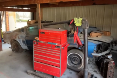Encuentran un raro Shelby GT500 1967 abandonado en un granero durante 40 años