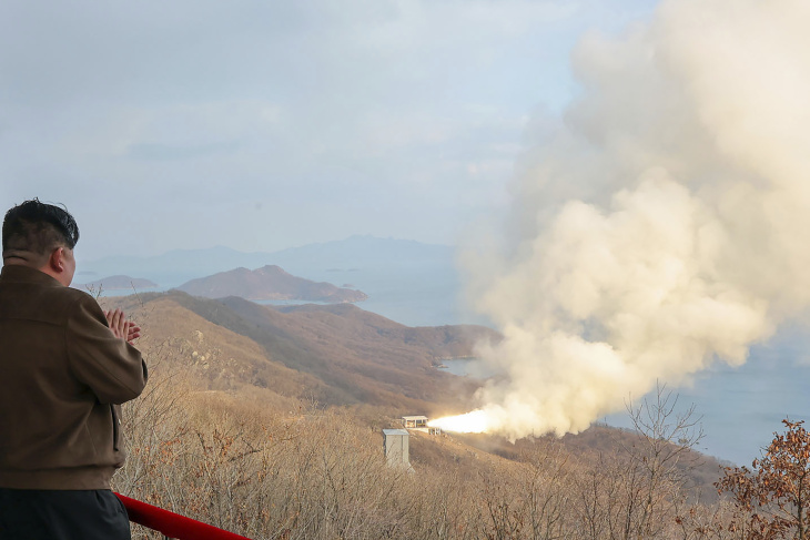 norcorea afirma que avanza en el desarrollo de un nuevo misil hipersónico de alcance intermedio