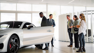 Los ricos también lloran: el CEO de Bentley dice que venden menos coches porque sus clientes tienen “sensibilidad emocional”
