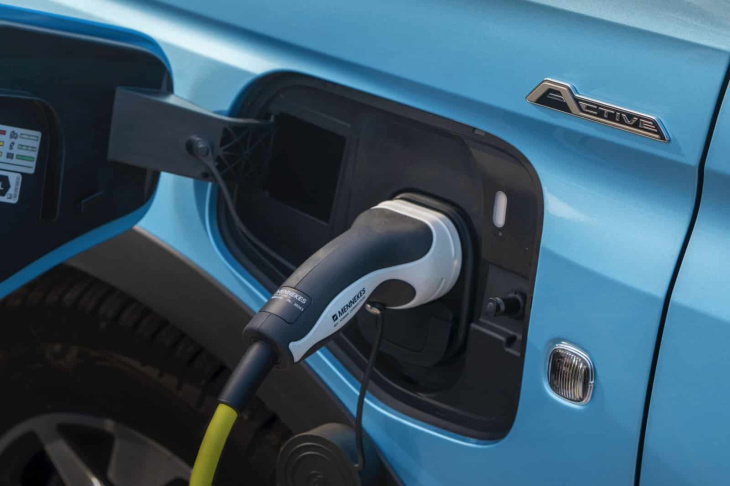 el ford tourneo connect plug-in hybrid ya está aquí con 110 km de autonomía