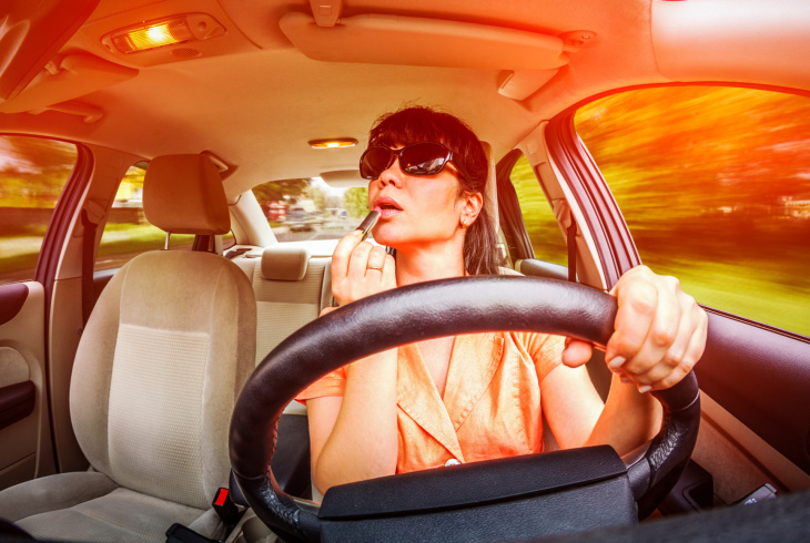peligros al volante y cómo combatirlos