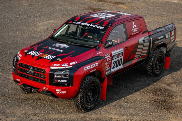 el equipo mitsubishi ralliart competirá en el asia cross country rally 2024 con el nuevo y más potente triton rally car