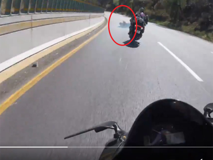 video: captan terrible caída de motociclistas en autopista méxico-cuernavaca