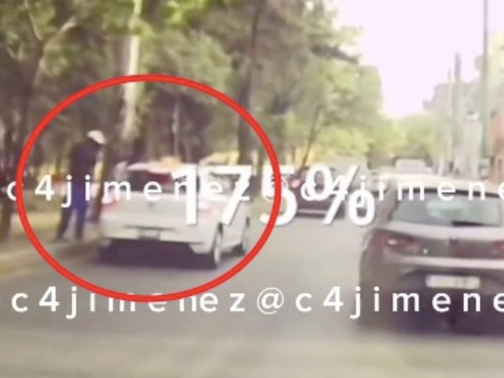 video: asalto a automovilista en lateral de circuito interior; andan armados