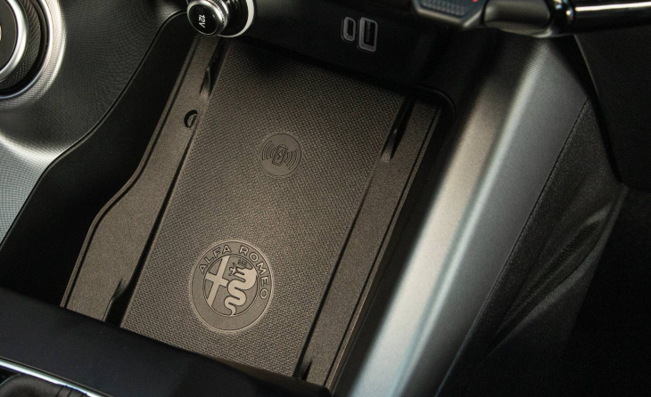 cargar el móvil en el coche: ¿por qué es dañino para la batería del teléfono?
