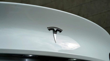 Un supercargador de Tesla en España saturado por la alta demanda: 2h de espera para enchufarte