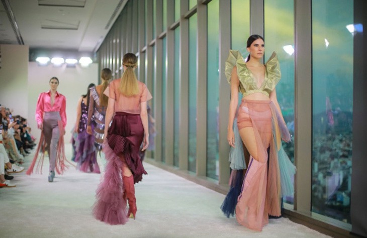 mercedes-benz fashion week méxico 2024 inunda de estilo los cabos