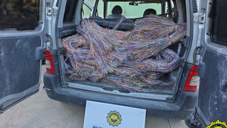 sorprenden en valencia a tres hombres con una tonelada de cable robado en una furgoneta