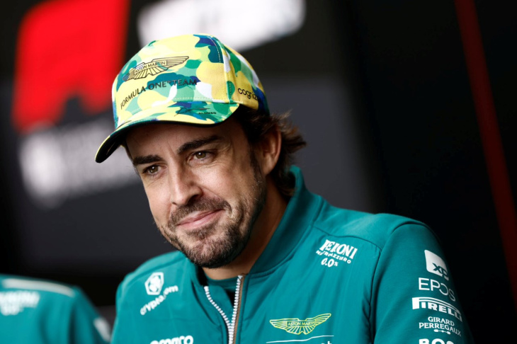 Fernando Alonso renueva con Aston Martin despejando las dudas acerca de su futuro en Fórmula 1