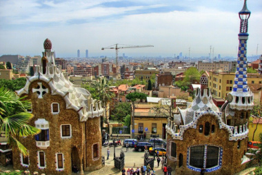 Los turistas masificaban el minibús que usan los vecinos del Park Güell, así que Barcelona eliminó la ruta de Google Maps. Ha funcionado