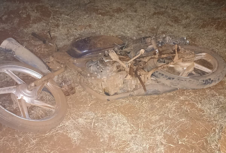 muere motociclista arrollado en carretera de cuencamé; responsable huyó