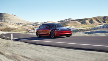 Las ganancias de Tesla van a pique, así que Elon Musk lanzó el Model 3 más poderoso de la historia: va de 0 a 100 km/h en 2.9 segundos
