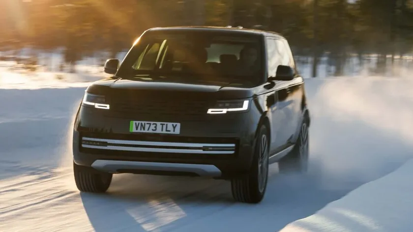 Primeras imágenes del Range Rover eléctrico, un lujoso SUV con una capacidad todoterreno inigualable