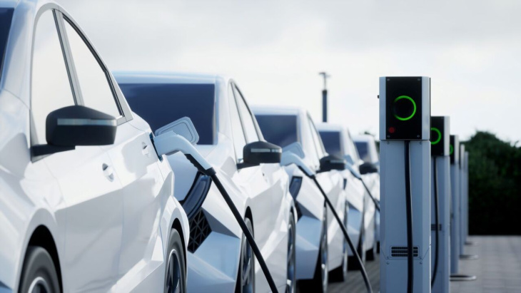 la venta de vehículos eléctricos avanza pero se vislumbran retos en el horizonte