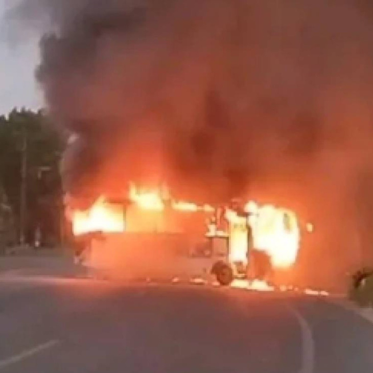 muere calcinado pasajero de autobús en la quema de vehículos en cárdenas, tabasco| video