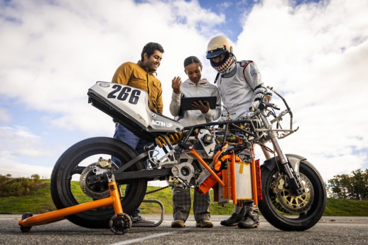 el futuro sobre ruedas: estudiantes del mit desarrollan una moto de hidrógeno