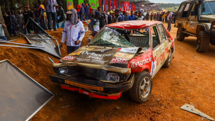 auto de rally se sale de la pista en carrera de sri lanka y deja 7 muertos