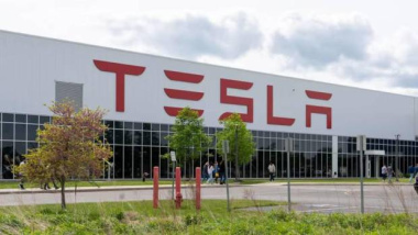 Tesla cae en bolsa tras anunciar el despido de más del 10% de su plantilla
