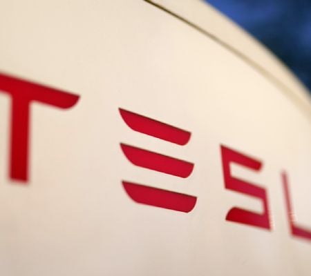Utilidades de Tesla en el primer trimestre del año se desploman 55%... pero sus acciones suben