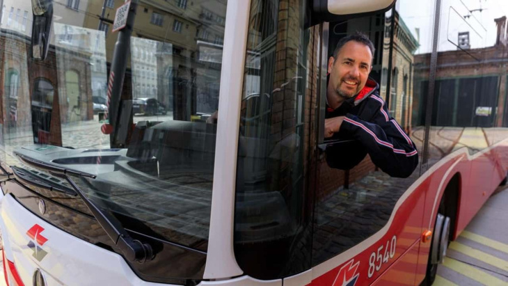 casi la mitad de choferes de buses se jubilarán en los próximos años en alemania